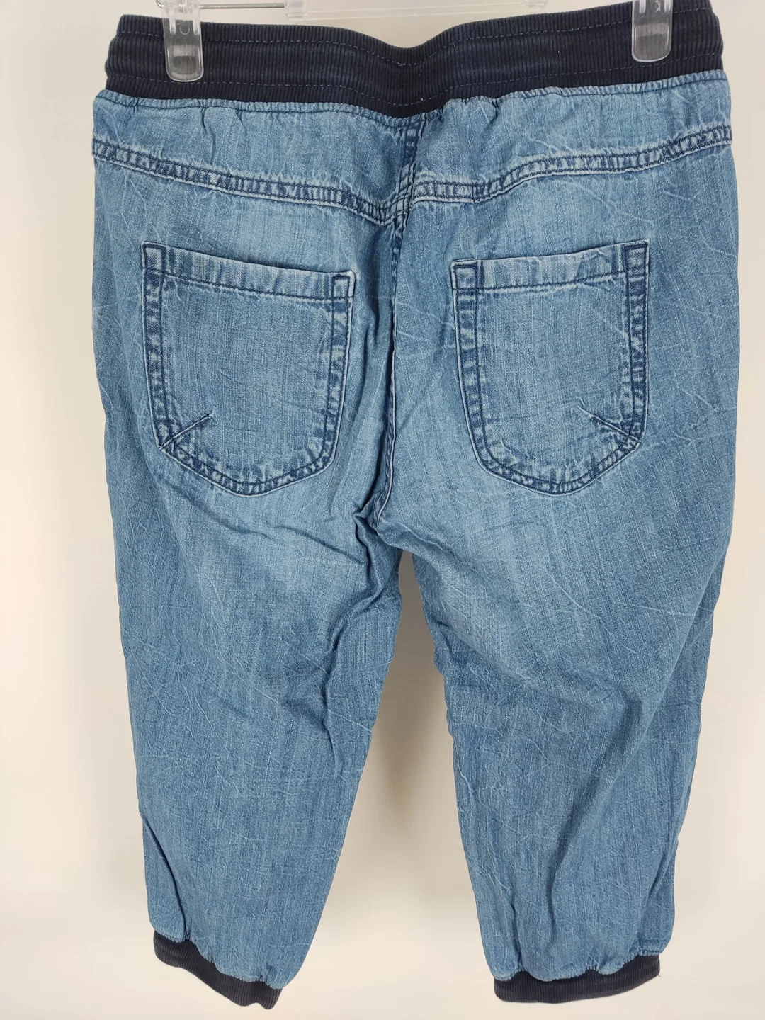 Jeans "uset optik", knielang mit Gummizugbund, blau mit Taschen, Größe 164 (geschätzt) – Bild 4