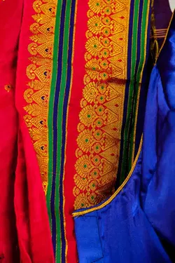 Thailändischer Sari / Thai Sarong | Traditionelle Tracht | Rot & Blau mit Goldstickerei | 2-teilig - Bild 4