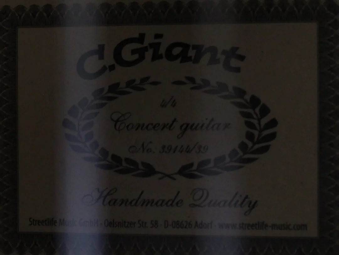 Klassische 1/4-Konzertgitarre der Marke C. Giant, inkl Tasche – Bild 2