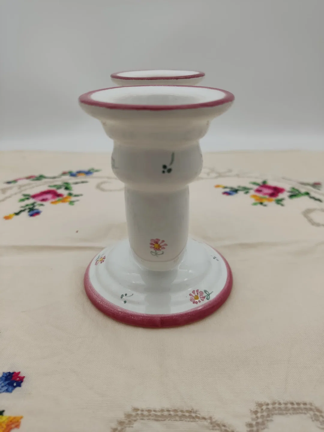 Doppelkerzenständer aus Keramik mit Blumendekor, handarbeit, neuwertig Höhe 10,5cm – Bild 3