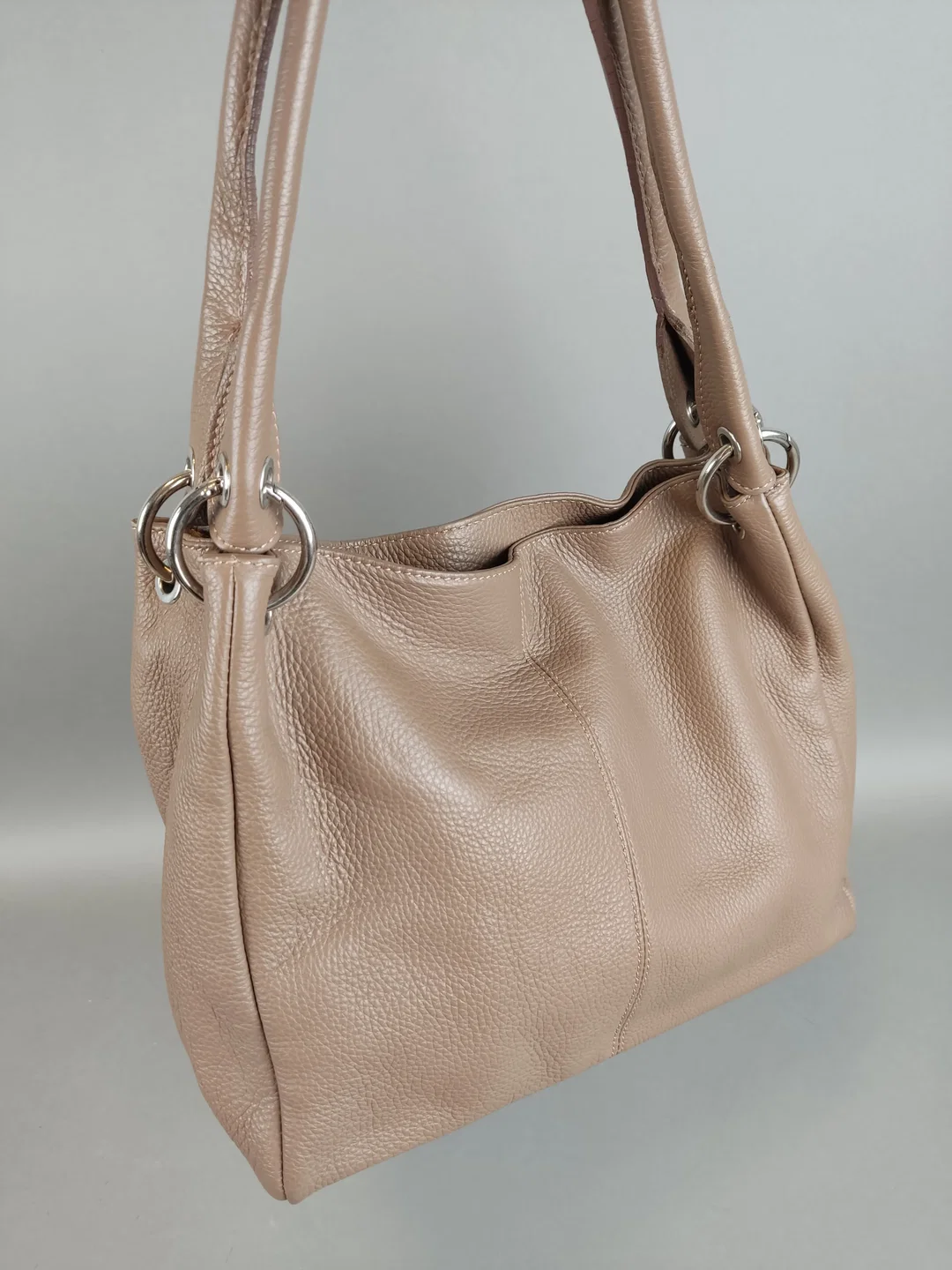 Handtasche aus Leder - taupe – Bild 3