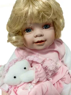 Porzellanpuppe Mädchen ca. 35 cm mit Kuschelelefant und rosa Kleid