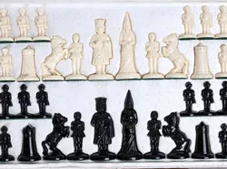 Dekorative Schachfiguren aus Kunststoff  - Bild 3