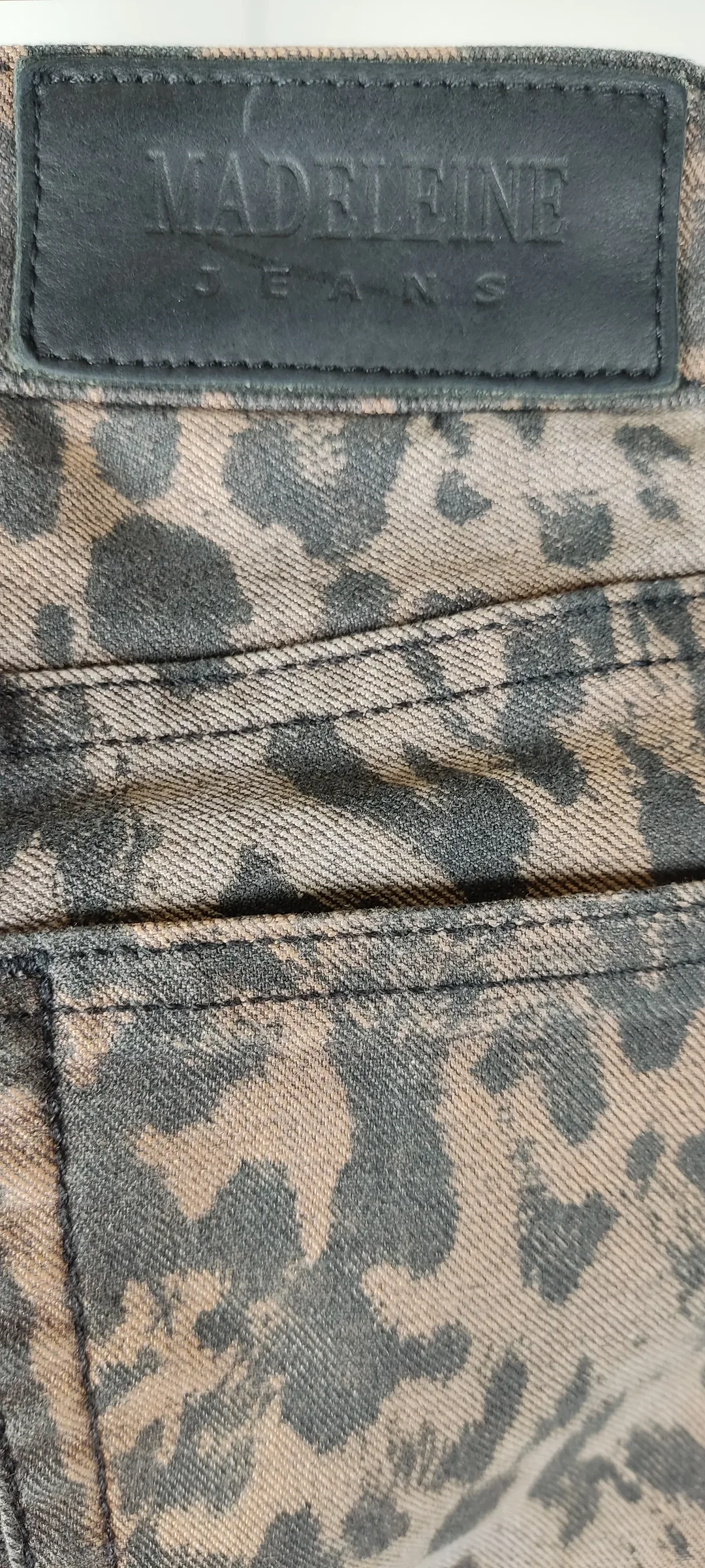 Madeleine Damen-Jeans Leomuster L (40) | Casual Luxus – Bild 5