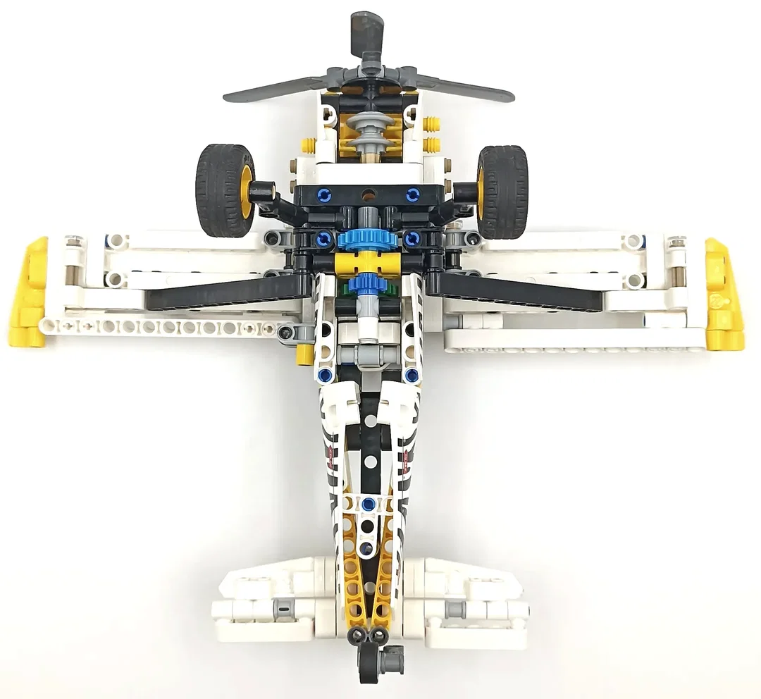 LEGO Technic Propellerflugzeug 42198 – Bild 7