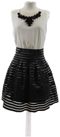 Kurzes Cocktailkleid  - Bild 1